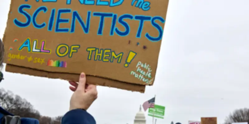 Trump et l'antiscience : des chercheurs français sonnent l'alarme