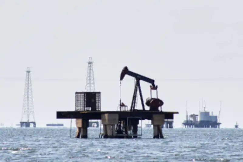 Trump menace l'Iran, le pétrole dépasse 90 dollars le baril