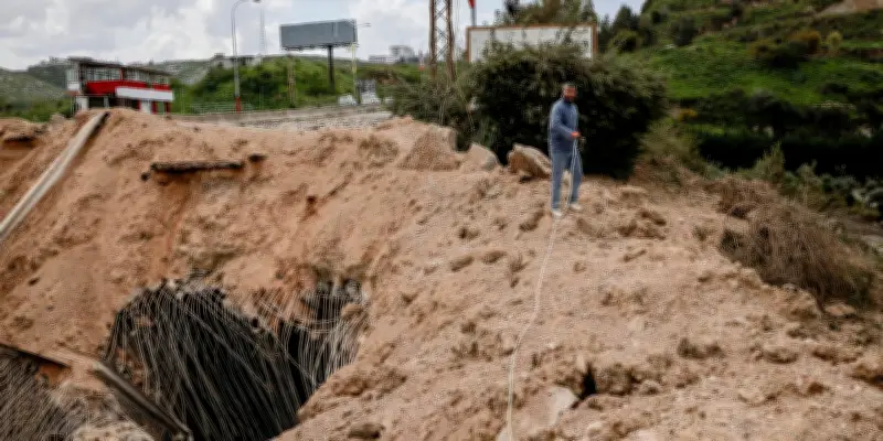 À Tyr, au Sud-Liban, les civils piégés après la destruction de ponts par Israël