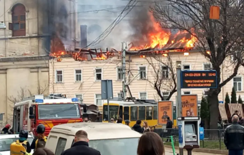 Ukraine : attaque massive de drones russes en plein jour, une première dans le conflit