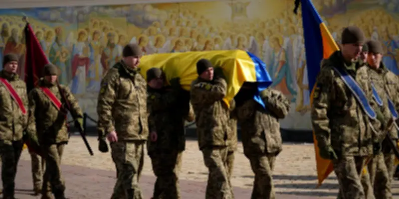 Ukraine : Zelensky salue la résilience après l'hiver le plus dur, frappes russes intenses