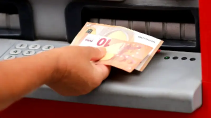 Un ami vide les comptes d'un hospitalisé, pensant qu'il ne survivrait pas