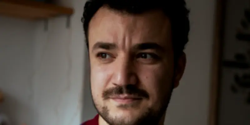 Un an après son arrestation, Mahmoud Khalil reste dans le viseur de l'administration Trump