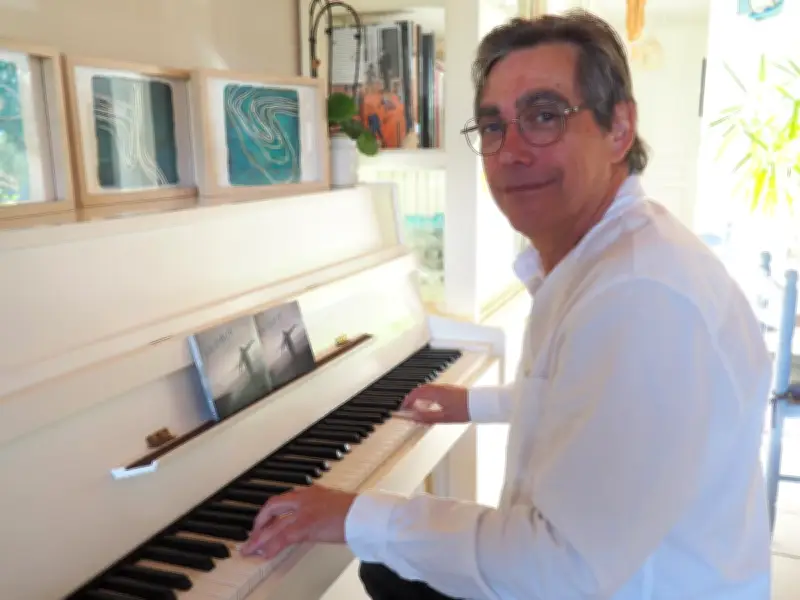 Un ancien instituteur de Marseille sort enfin son premier CD « La Digue » après 45 ans d'attente