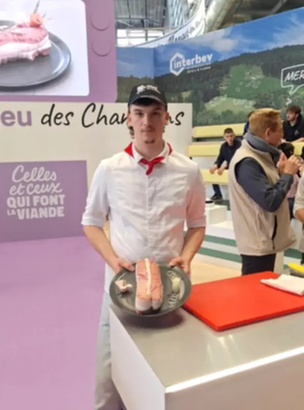 Un apprenti boucher landais triomphe au concours national au Salon de l'agriculture