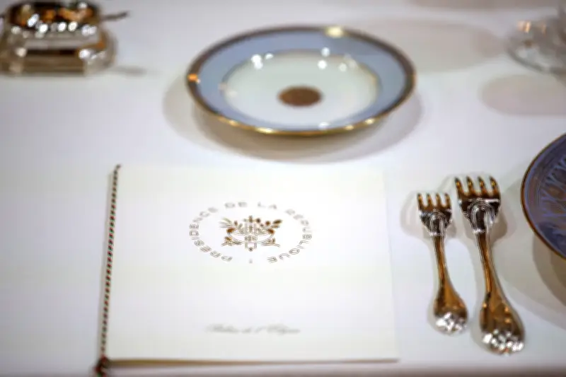 Un argentier de l'Élysée jugé pour vol de porcelaines de Sèvres vendues sur Vinted