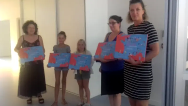 Un atlas historique offert aux élèves de CM2 à Saint-Rome-de-Cernon