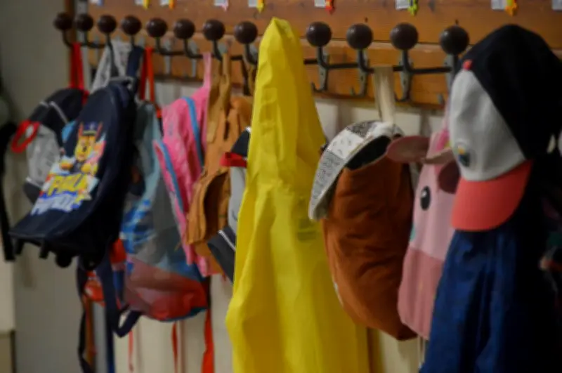 Un condamné pour agressions sexuelles vit toujours près de l'école basque, suscitant l'indignation