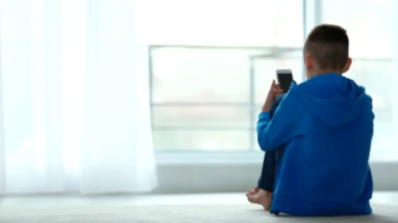 Un garçon de 6 ans sauve sa mère d'un malaise grâce à son sang-froid