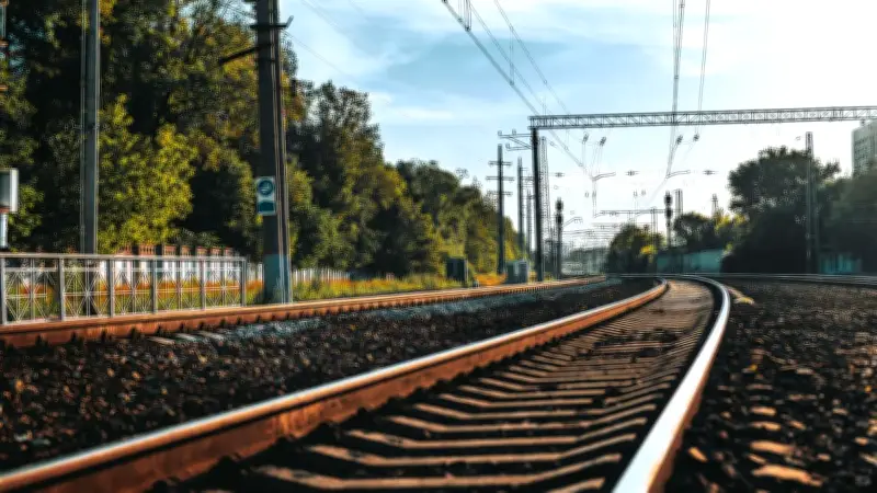 Un homme meurt percuté par un train après s'être allongé sur les voies près de Toulouse
