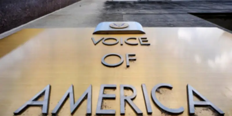 Un juge fédéral américain ordonne la reprise de Voice of America et le réembauche de plus de 1 000 employés