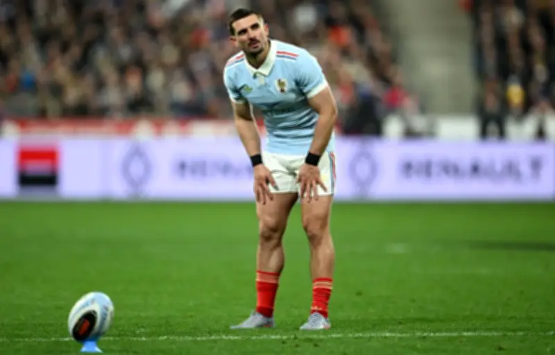 Un électeur de Roubaix vote pour Thomas Ramos aux municipales, le héros du rugby