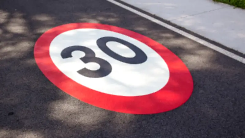 Un milliardaire écope de 120 000 euros pour un excès de vitesse de 29 km/h en Finlande