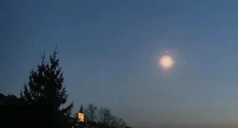 Un météore illumine le ciel européen, des fragments atteignent l'Allemagne
