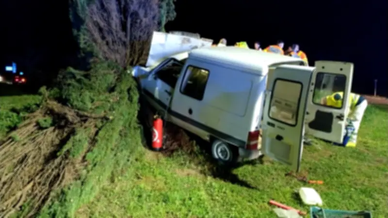 Un octogénaire décède après avoir perdu le contrôle de son véhicule sur un rond-point dans le Gard