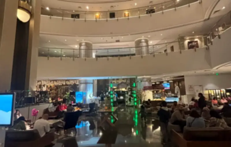 Un Parisien bloqué à Doha : ses vacances en Malaisie transformées en attente forcée