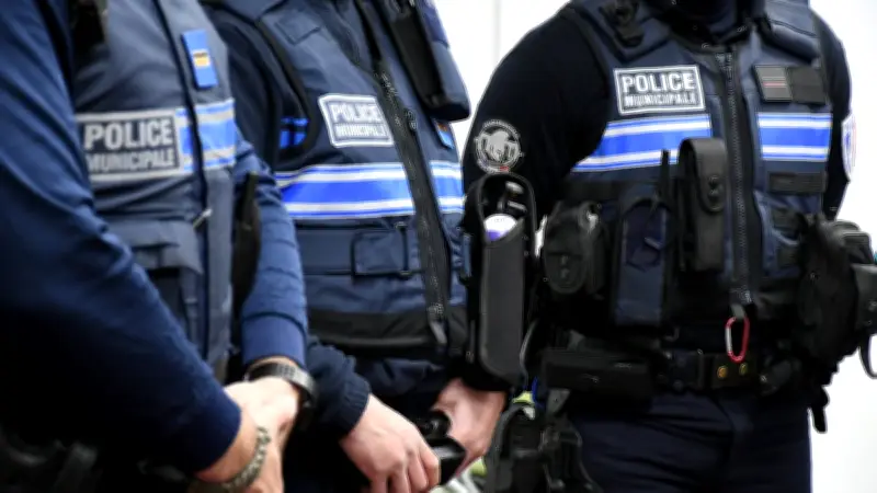 Un policier municipal choque une classe de CE1 avec son Glock chargé à Dijon