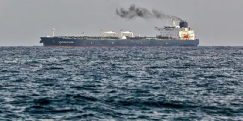 Un pétrolier russe accoste à Cuba après l'approbation de Trump, malgré le blocus américain