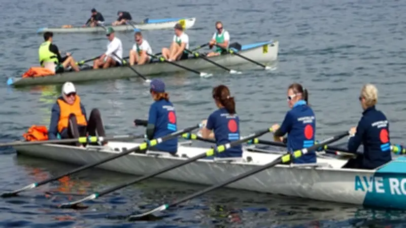 Un équipage féminin du MUC Aviron brille à la 21e Régate Saint-Clair sur l'étang de Thau