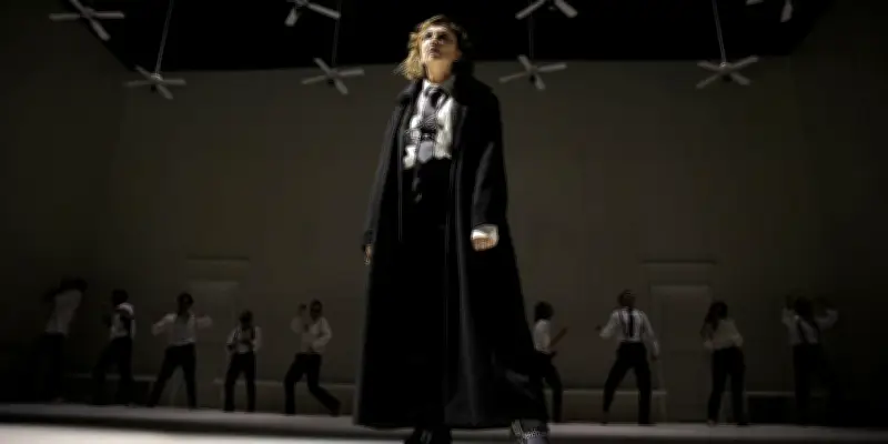 Un Richard III féminin déchaîne les passions au Théâtre des Gémeaux à Sceaux