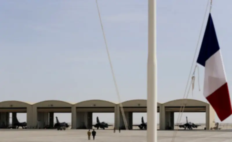 Un soldat français tué au Moyen-Orient, pétrole russe et municipales : l'actu du 13 mars