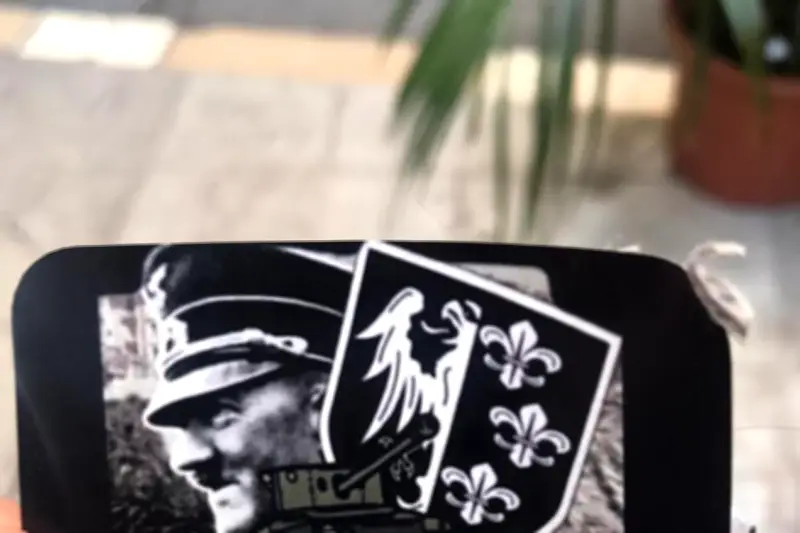 Un sticker néonazi avec Hitler découvert dans le Vieux-Nice : « Nice c’est l’Allemagne »