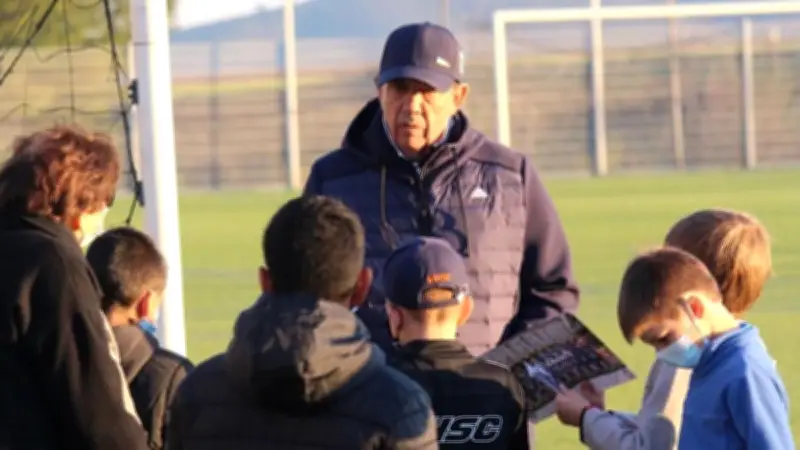 Un tournoi de football en hommage à Jean-Louis Gasset, figure emblématique du sport