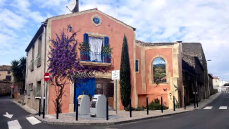 Un trompe-l'œil masque un mur disgracieux à Bassan, œuvre de David Casares