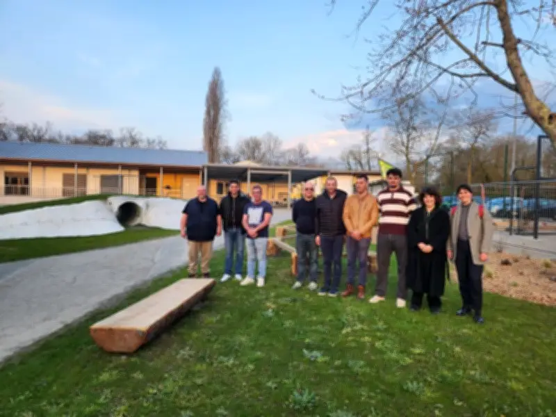 Une cour d'école revégétalisée pour lutter contre la chaleur : présentation de la première phase