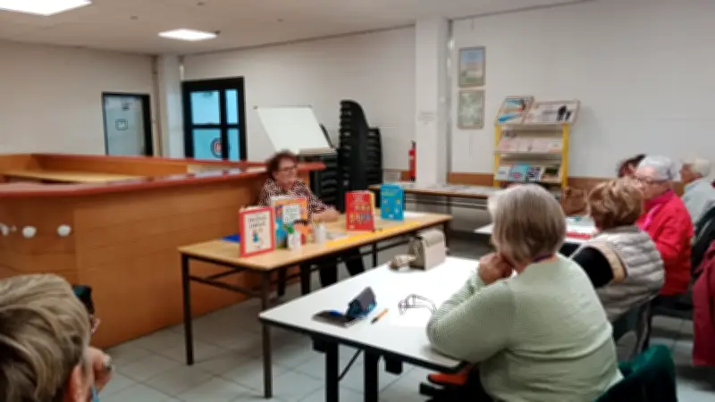 Une dictée pour adultes réunit une quarantaine de participants à Saint-Julien-les-Rosiers