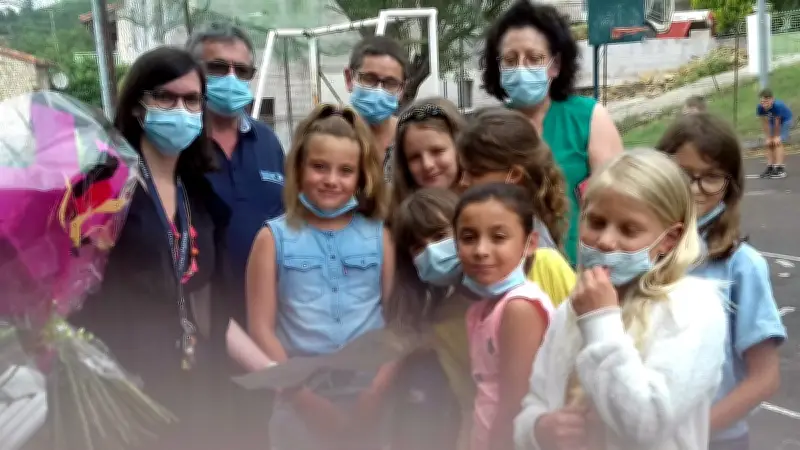Une enseignante émue par les adieux touchants de ses élèves en Aveyron