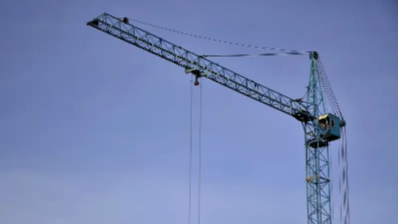 Une femme secourue après une nuit à 42 mètres de hauteur sur une grue en Bretagne