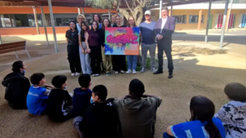Une fresque participative 'Ensemble c’magik' réalisée au collège de Pérols avec le graffeur Honck