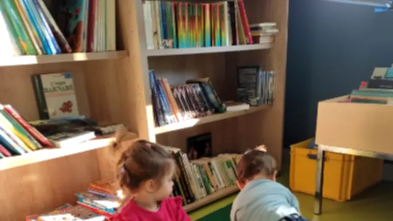 Une élue du Gard initie les tout-petits à la lecture lors d'ateliers mensuels