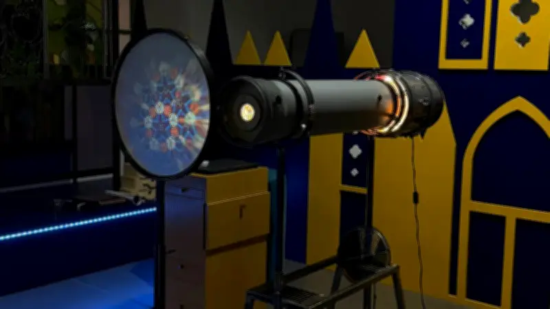 Une machine ludique dévoile l'art du vitrail à la Filature du Mazel