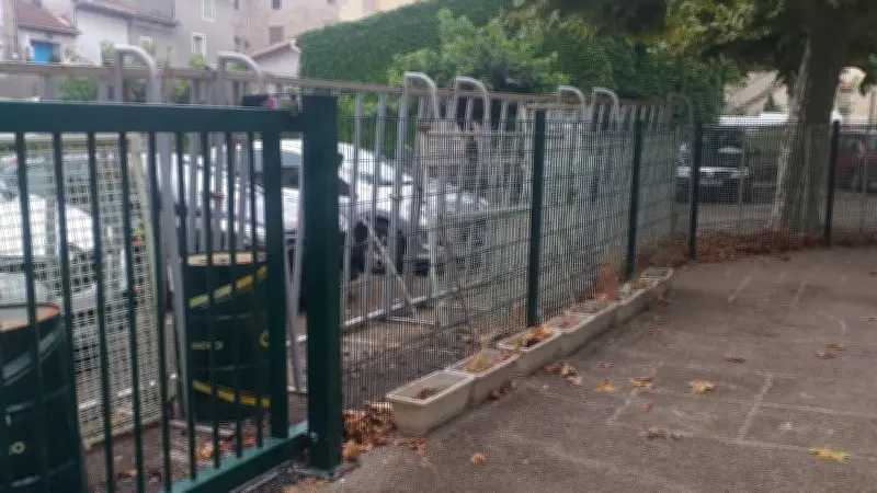 Une nouvelle clôture pour sécuriser l'école de Canaules-et-Argentières