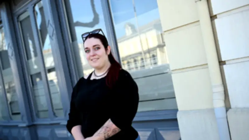 Une ostéopathe de 23 ans soigne animaux de ferme et de compagnie dans le Gard