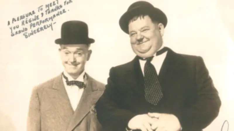 Une photo dédicacée de Laurel et Hardy aux enchères chez Ader