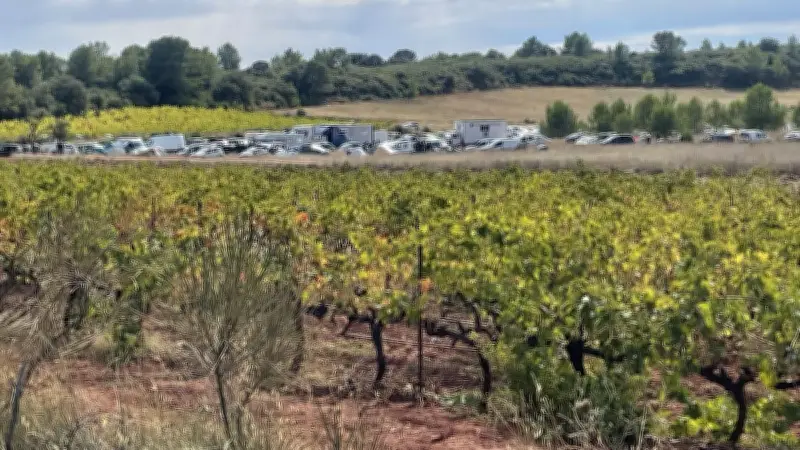 Une rave party illégale se poursuit dans l'Hérault, près de Cazedarnes