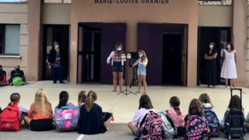 Une rentrée scolaire en musique à Montmirat avec le thème d'Amélie Poulain
