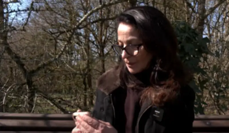 Une réfugiée iranienne en France angoissée par le silence de sa famille à Téhéran