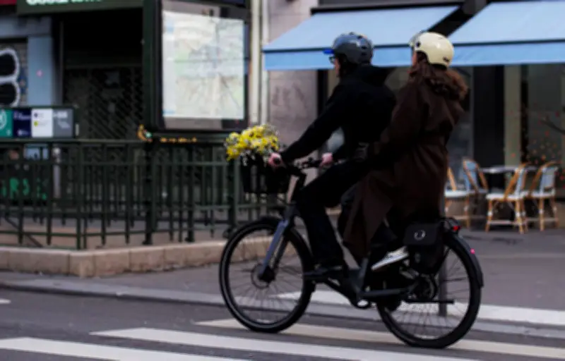 Une selle biplace pour vélo : l'innovation française qui révolutionne le transport à deux