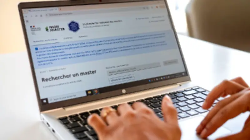 Une étudiante dénonce l'absurdité de Mon Master face aux diplômes sans notes