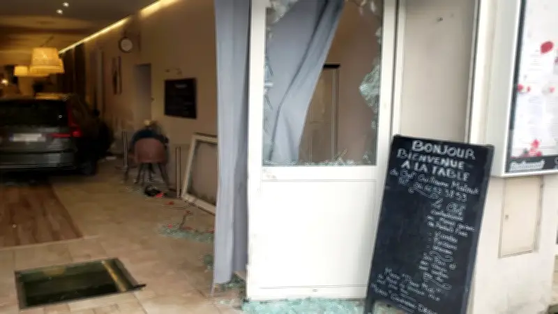 Une voiture s'encastre dans un restaurant d'Alès : aucun blessé mais des dégâts matériels