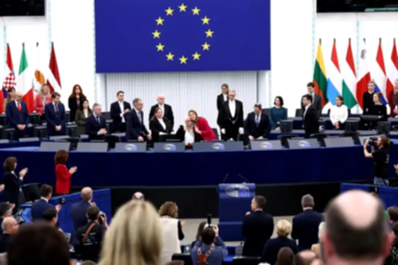 Union européenne : la droite s'allie à l'extrême droite pour durcir l'expulsion des migrants