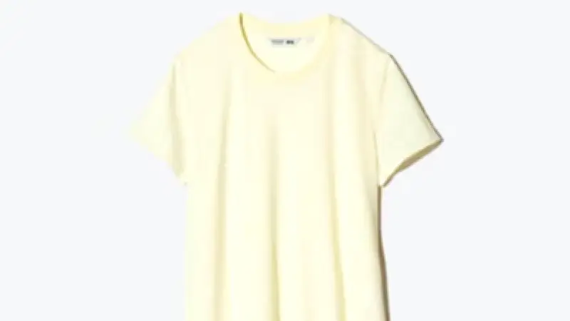 UNIQLO propose un t-shirt 100% lin en promotion pour l'été 2026