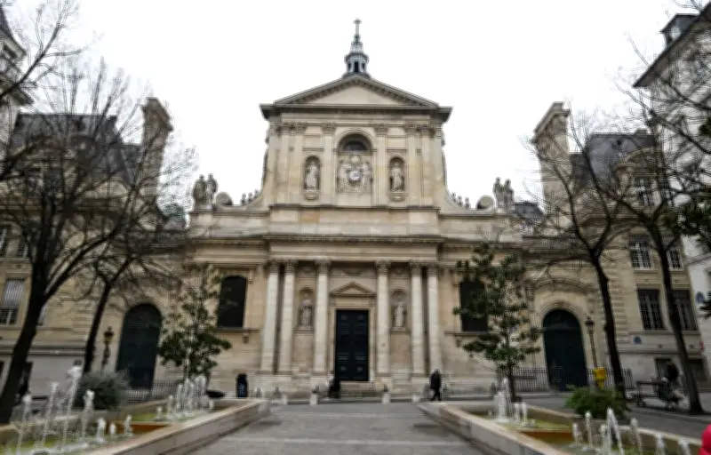 Universités françaises en crise financière : la masse salariale étouffe les budgets