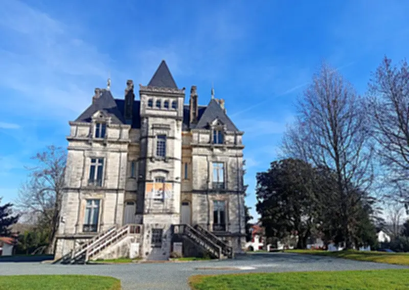 Ustaritz : une ville-dortoir en quête de vie locale malgré une démographie galopante