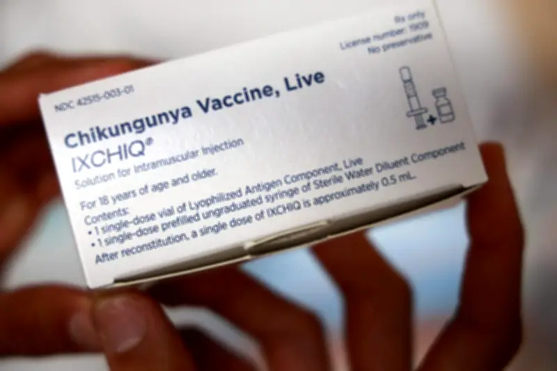 Vaccin Ixchiq contre le chikungunya : l'ANSM publie un nouveau bilan sur les effets indésirables
