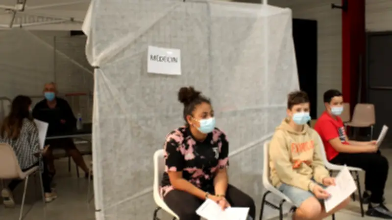 Vaccination anti-Covid : 18 collégiens d'Aigues-Mortes reçoivent leur première dose